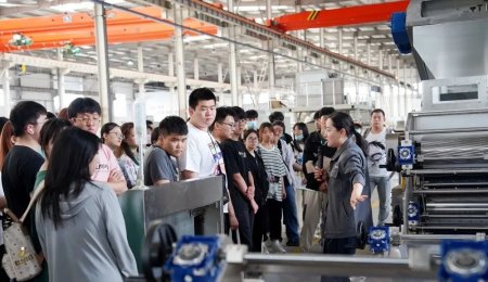 校企聯(lián)動 協(xié)同育才丨青島農(nóng)業(yè)大學(xué)師生團(tuán)隊(duì)來青島海科佳參觀交流